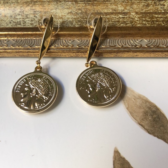 Earrings - Picture 11 of 11